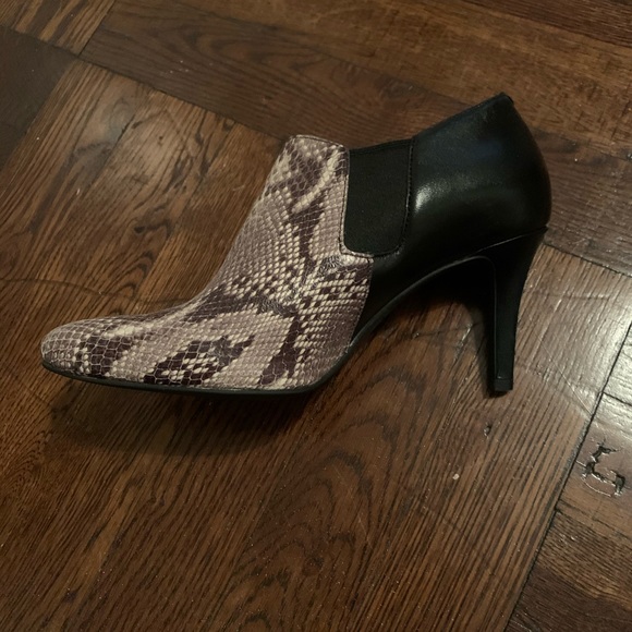 Cole Haan heeled booties - Picture 4 of 9